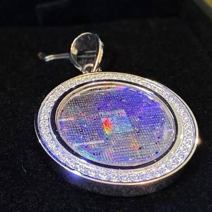 Medallion showing nano-engraved holographic text